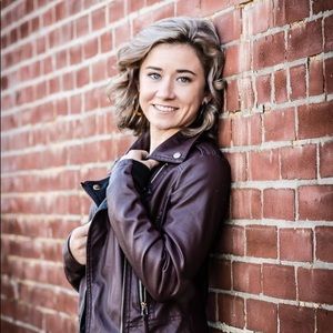 Meet your Posher, Dakota